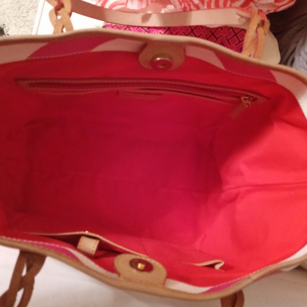 Dooney & Bourke - Picture 2 of 3